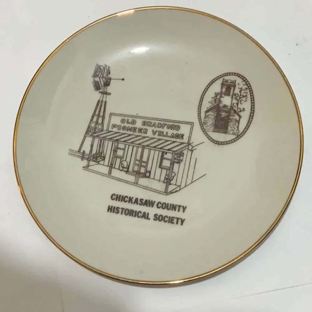 Chickasaw County Iowa County Historical Society decorative plate 1 of 144 G6